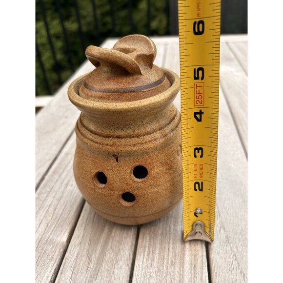Art Pottery Garlic Keeper Jar Sanvik Studios Embossed Signed 5.5” - Picture 6 of 6